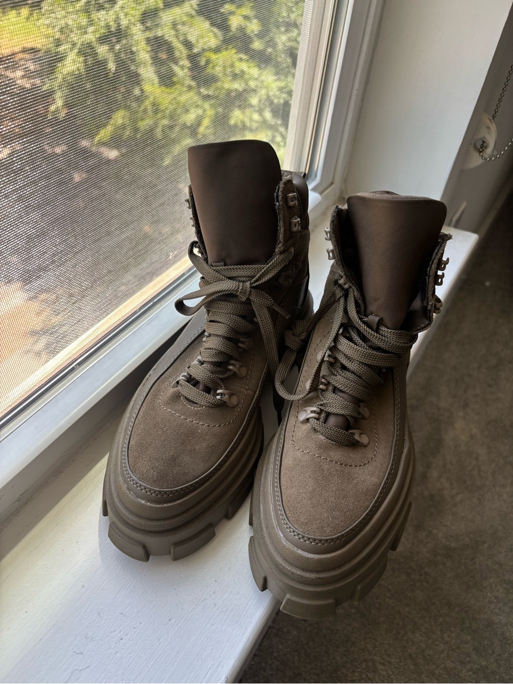Zara Women's Combat Boots in Olive Brown